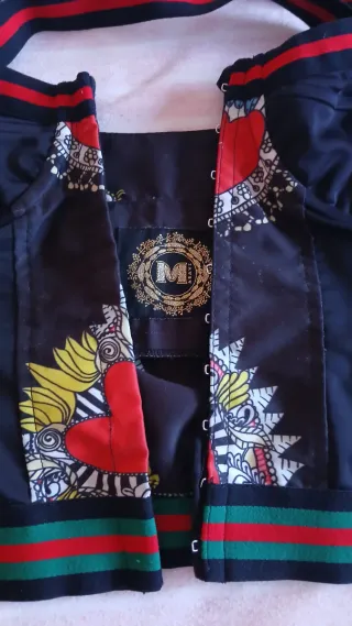 Top fiesta negro con detalles rojos