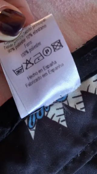 Top fiesta negro con detalles rojos