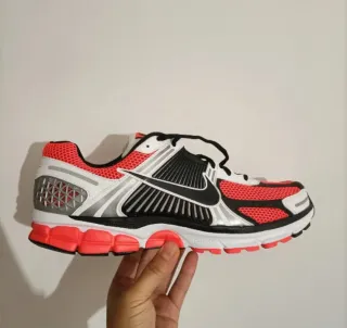 T47,5 Nike Zoom Vomero 5 SE