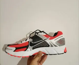 T47,5 Nike Zoom Vomero 5 SE
