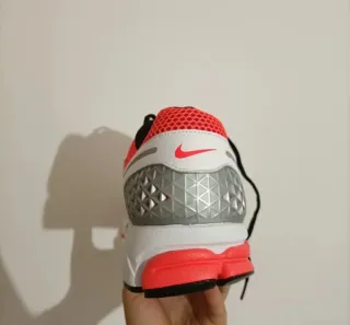 T47,5 Nike Zoom Vomero 5 SE