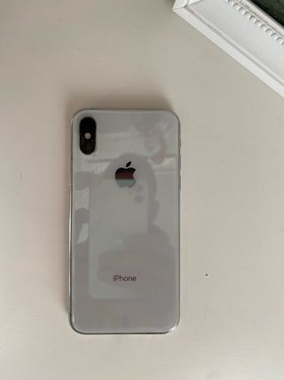iPhone XS bianco e argento