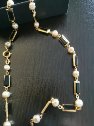 Gargantilla perlas y rectángulos negros