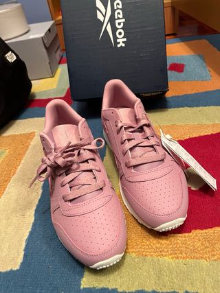 Zapatillas Reebok rosas con etiqueta