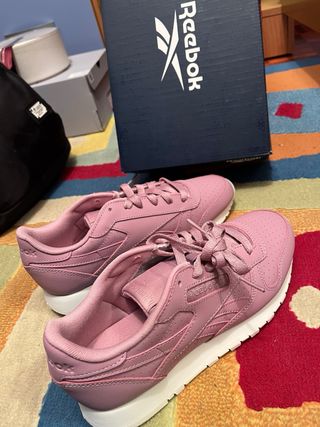 Zapatillas Reebok rosas con etiqueta