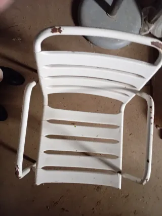 Silla de jardin de hierro blanca