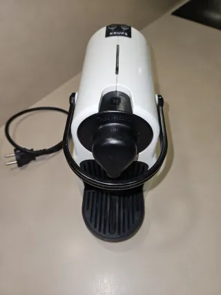 Cafetera Nespresso Krups XN100 Blanca