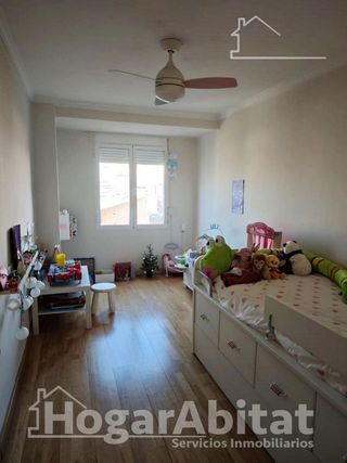 Piso en venta en El Castellar-L´Oliveral en Valencia