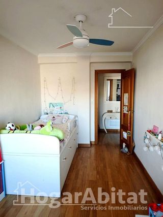 Piso en venta en El Castellar-L´Oliveral en Valencia