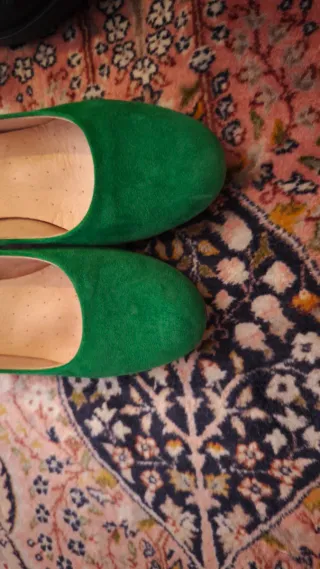 Zapatos salón verdes tacón cómodo