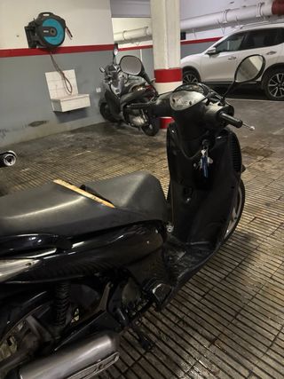 Honda SH 125 (2009) - AVERIADA - REPARACIÓN/PIEZAS