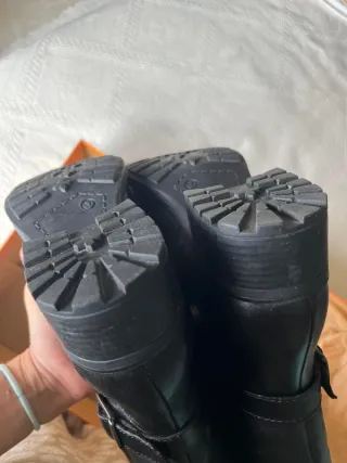 Botas altas de piel negras