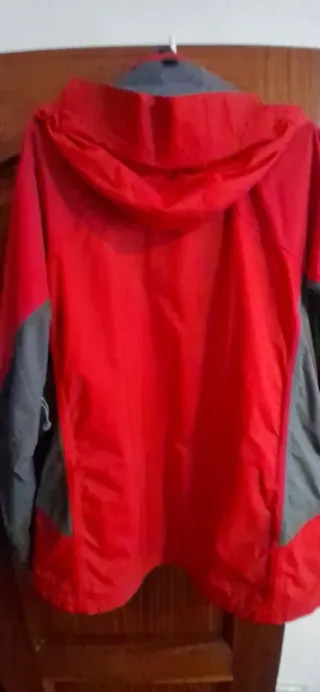 Chamarra Marmot Roja y Gris