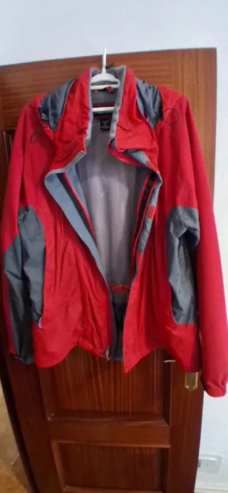 Chamarra Marmot Roja y Gris