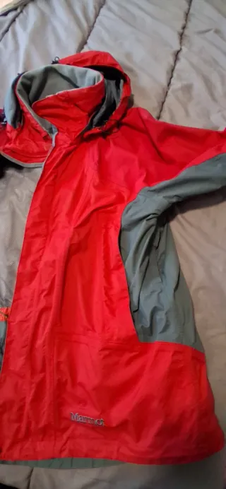 Chamarra Marmot Roja y Gris