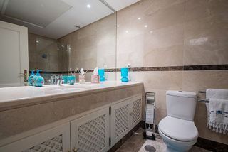 Piso en venta en Los Naranjos - Las Brisas en Marbella