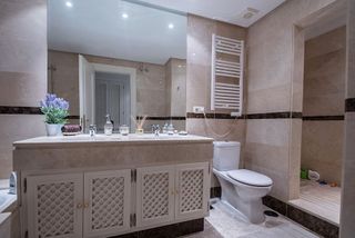 Piso en venta en Los Naranjos - Las Brisas en Marbella