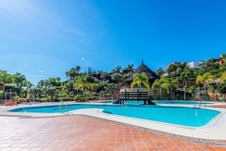 Piso en venta en Los Naranjos - Las Brisas en Marbella