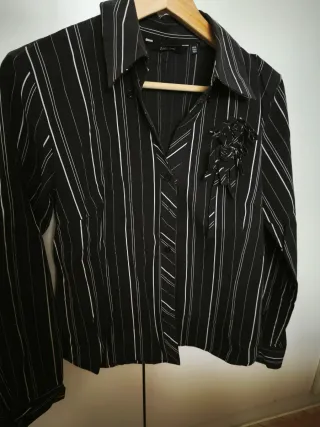 Chaquetas mujer y camisas variadas