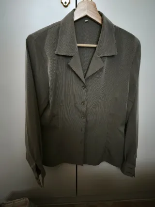 Chaquetas mujer y camisas variadas