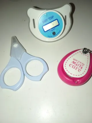 Chupete termómetro y cortaúñas bebé