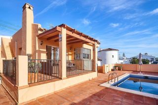 Chalet en venta en El Faro de Calaburra - Chaparral en Mijas