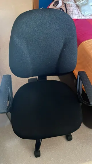 Silla de oficina negra