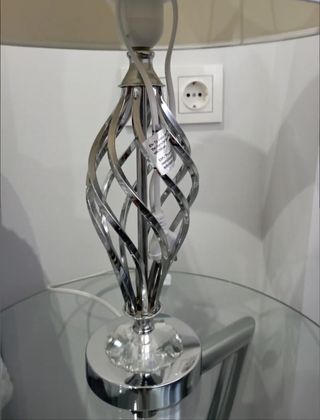 2 Lámparas NUEVAS, Modernas, elegantes, de Mesilla