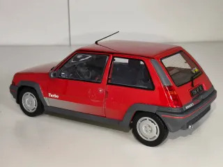 Maqueta Renault Super5 GT Turbo fase 1 1:18