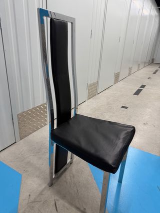 Juego de 4 sillas comedor negras y plateadas