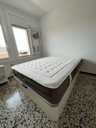 Offerta totale su set di divani letto + materassi o separati in liquidazione!