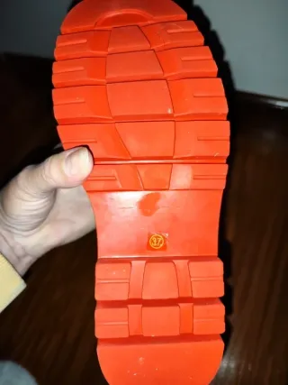 Botas altas negras suela roja