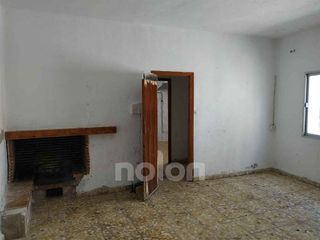 Casa adosada en venta en Baza