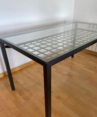 Mesa comedor cristal y metal Ikea