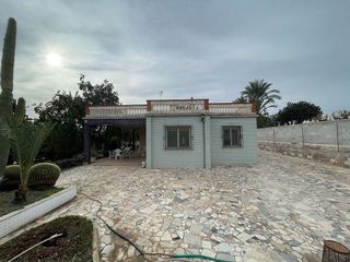 Chalet en venta en Peña de las Águilas en Elche