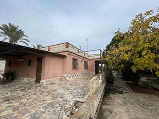 Chalet en venta en Peña de las Águilas en Elche