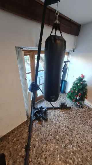 Saco de boxeo con soporte