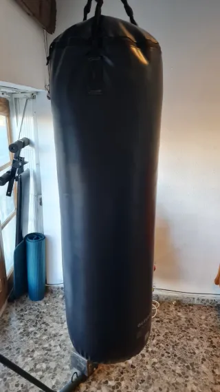 Saco de boxeo con soporte