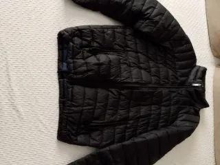 Cazadora acolchada negra hombre