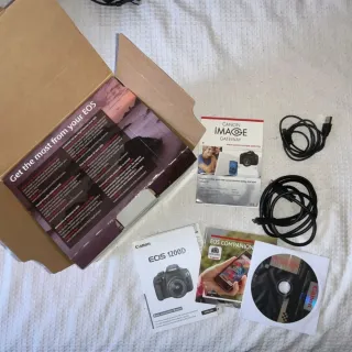 Cámara Canon con objetivo 18-55mm