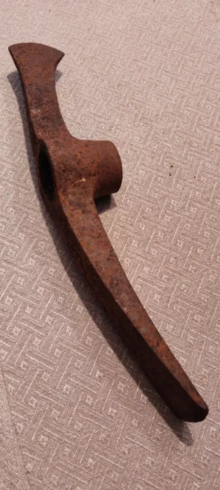 Pico de hierro forjado, pala y punta de +-3 kg