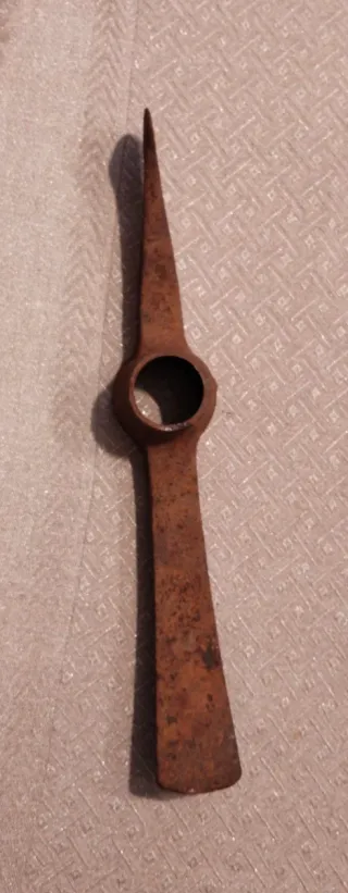 Pico de hierro forjado, pala y punta de +-3 kg