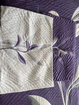 Colcha morada y blanca grande reversible