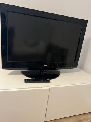 TV LG + Mueble TV Blanco