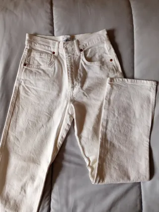 Pantalón vaquero blanco Zara