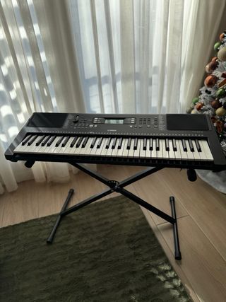 Teclado Yamaha PSR E373