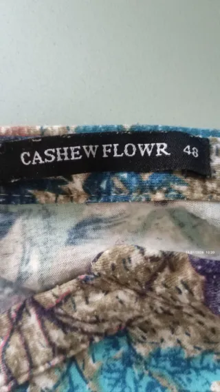 Blusa manga larga cuello pico talla 48