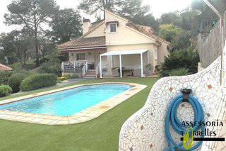 Chalet en venta en Torrelles de Llobregat