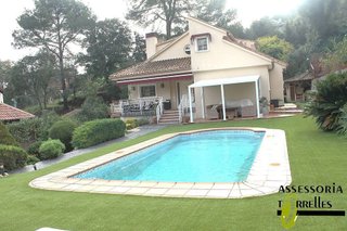 Chalet en venta en Torrelles de Llobregat