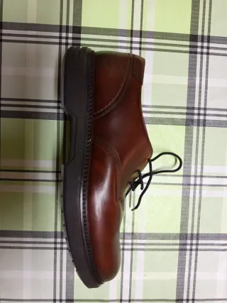 Zapatos de Piel color marrón.